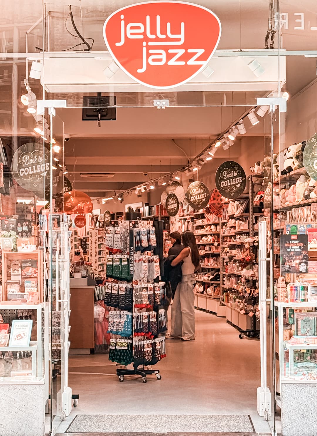 The open entrance and orange Jelly Jazz logo at the shop on Steenstraat