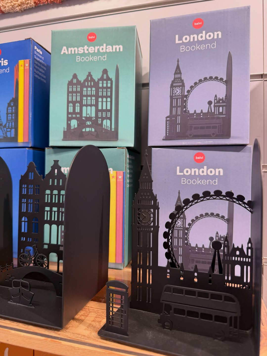 City-inspired bookends shared by Jelly Jazz on Instagram